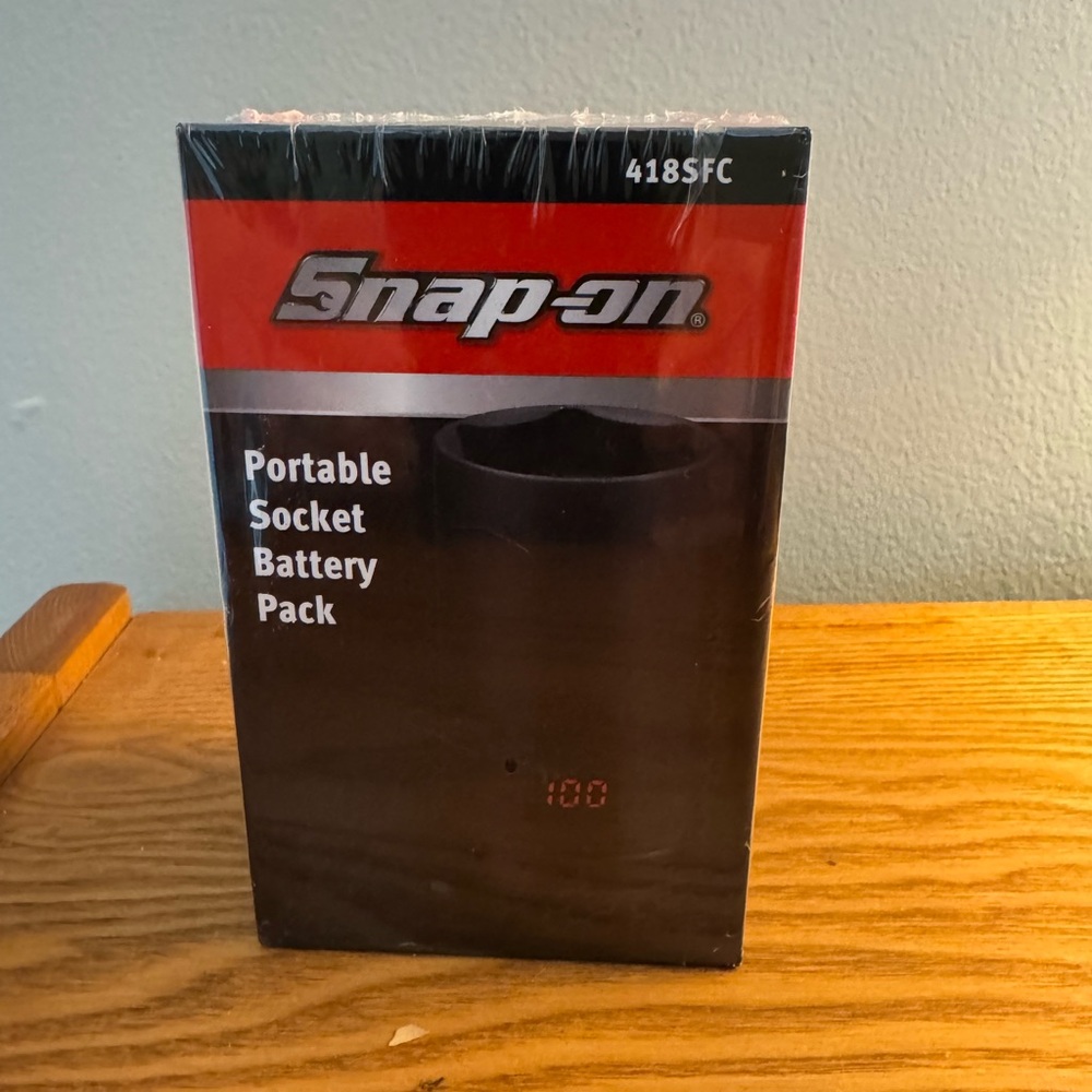 Snap-on Portable Socket Battery Pack
